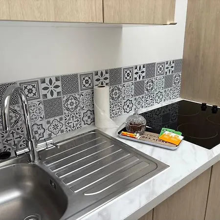 Appartement Rénové, Rdc, Proche Commodités